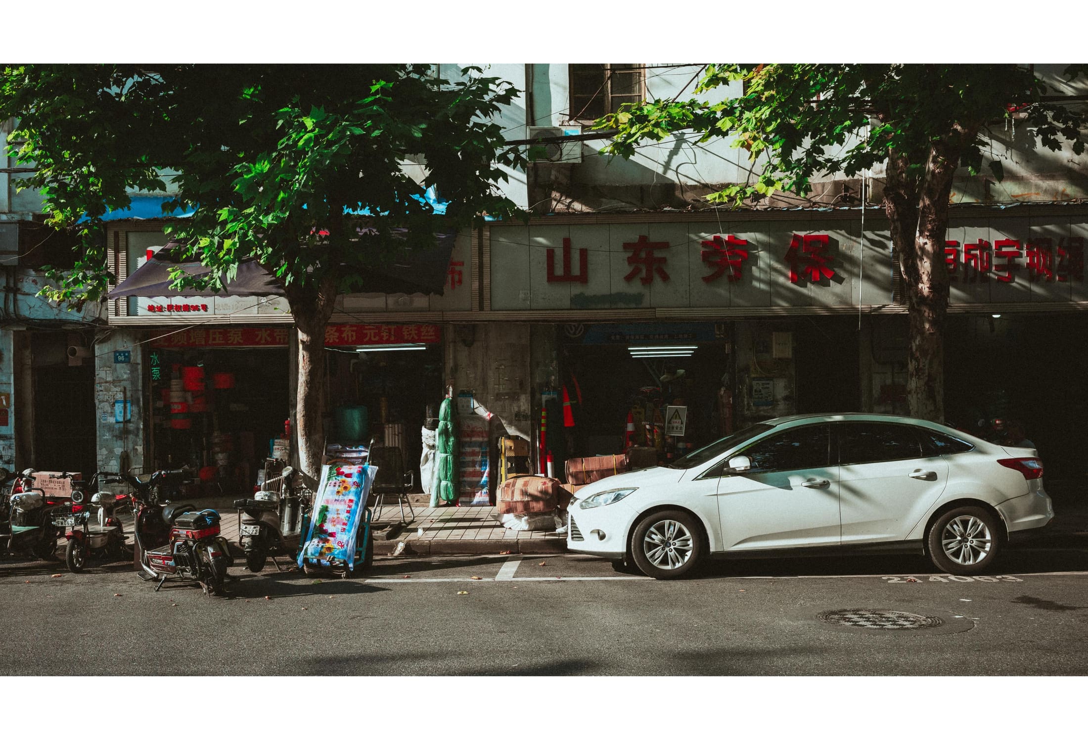 Street frame 129