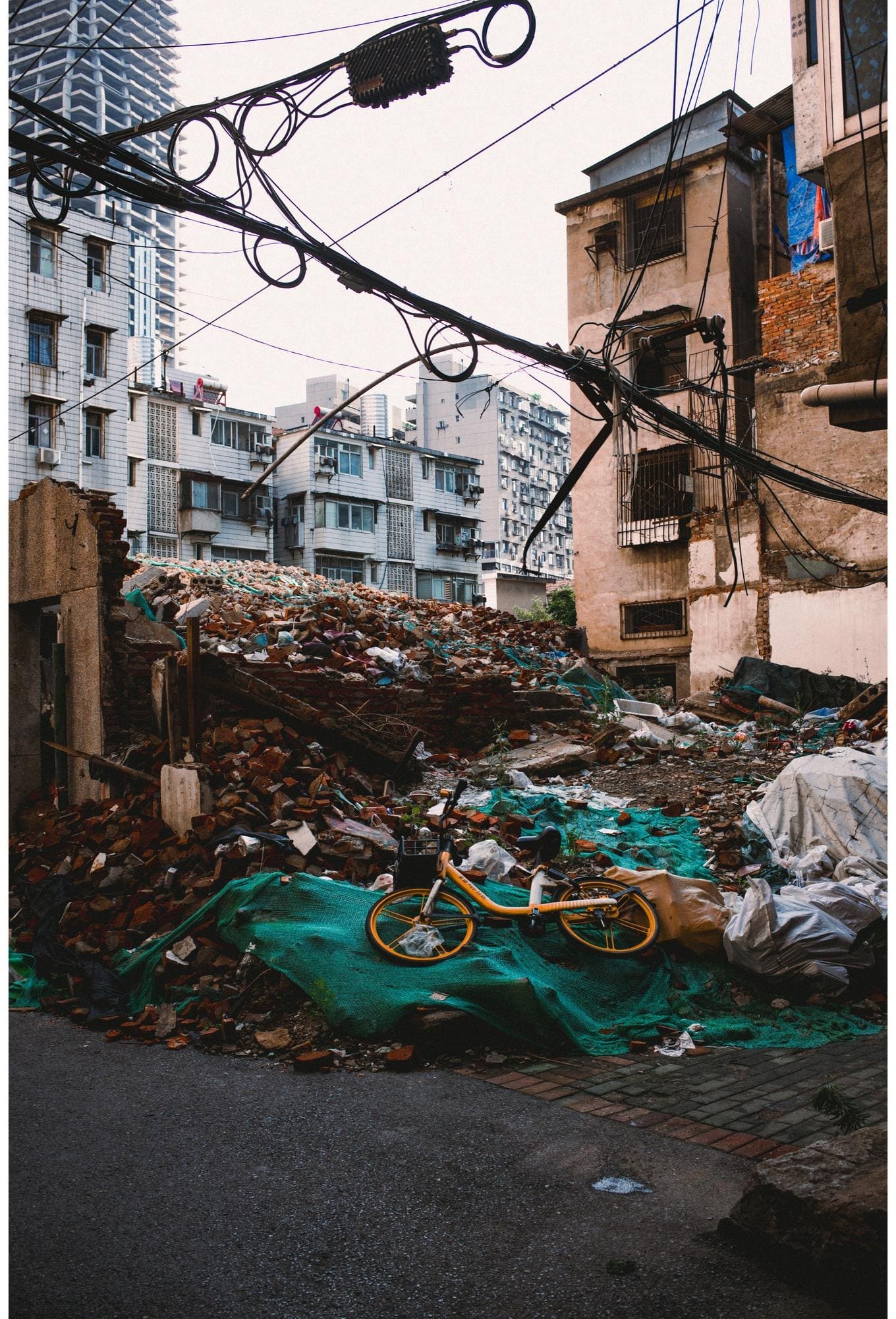 Street frame 141